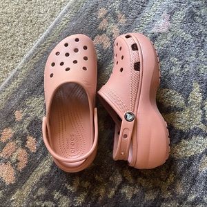 CROCS women’s classic platform clog in pale blush